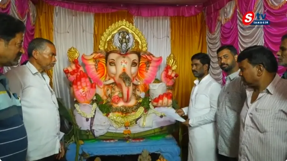 గణపతికి బీఆర్ఎస్ నేత రఘునందన్ వినూత్న వినతి: రాష్ట్ర సమస్యలపై విఘ్నేశ్వరుడికి అర్జీ